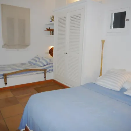 Gloria Villa *